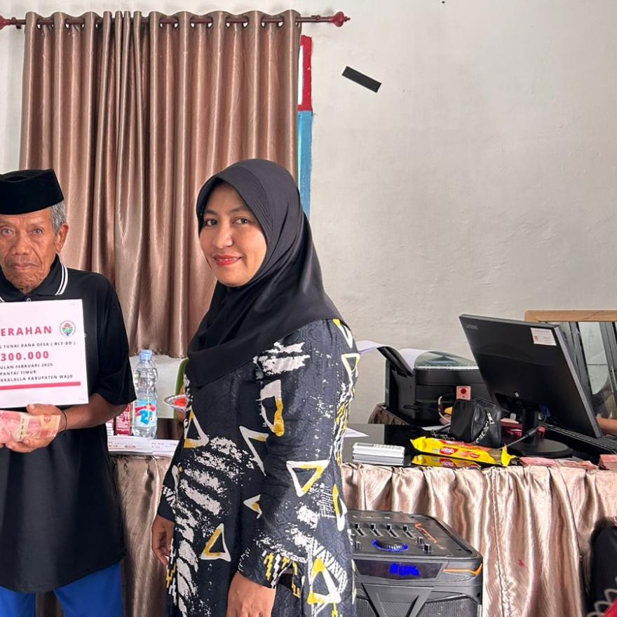 Penyaluran BLT Berjalan Lancar: 18 KPM Desa Pantai Timur Terima Bantuan